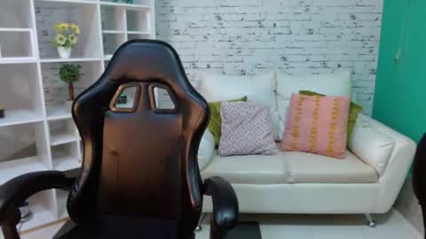 Hannah  online show from October 14, 2025, 11:22 am