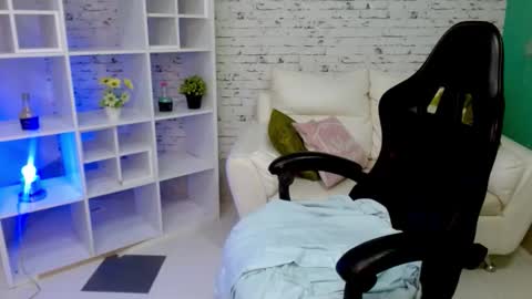 Hannah  online show from November 9, 2025, 11:30 am