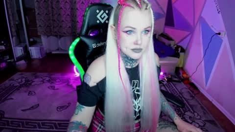 Snapshot of hannah_chaos chatting on December 6, 2024, 3:44 pm Hannah online show from December 6, 2024, 3:44 pm