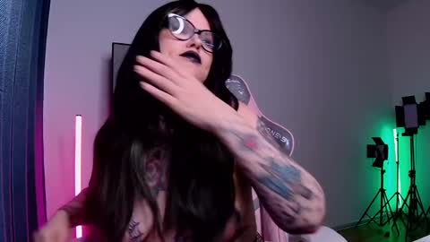 Snapshot of hannah_chaos chatting on February 1, 2025, 8:29 am Hannah online show from February 1, 2025, 8:29 am