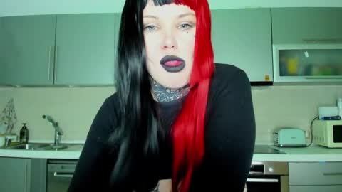 Snapshot of hannah_chaos chatting on March 3, 2025, 4:35 pm Hannah online show from March 3, 2025, 4:35 pm