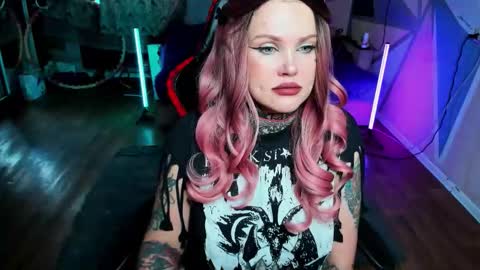Snapshot of hannah_chaos chatting on September 12, 2025, 8:36 am Hannah online show from September 12, 2025, 8:36 am