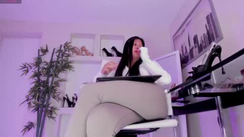 HANNAH HOWELL online show from June 1, 2026, 10:28 am