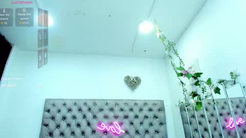 HANNAH MILLER online show from September 29, 2025, 5:18 pm