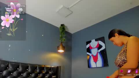 HANNAH MILLER online show from November 8, 2025, 11:54 am