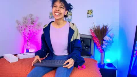 Snapshot of hannahblue_ chatting on February 10, 2026, 12:20 pm HannahBlue online show from February 10, 2026, 12:20 pm