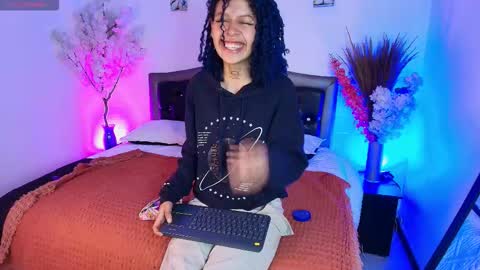 Snapshot of hannahblue_ chatting on February 13, 2026, 12:45 pm HannahBlue online show from February 13, 2026, 12:45 pm