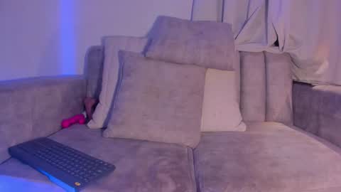 Hannah  online show from November 21, 2025, 11:25 pm