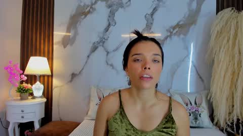 Snapshot of hannahill69 chatting on February 21, 2025, 4:29 am Hannahill69 online show from February 21, 2025, 4:29 am