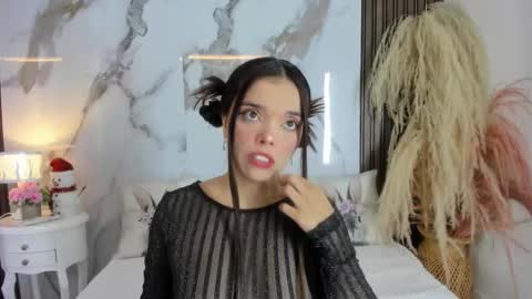 Hannahill69 online show from December 22, 2025, 5:15 am