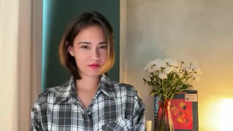 hannahinto online show from May 27, 2026, 1:52 pm