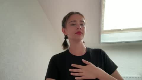 hannahinto online show from June 22, 2026, 12:24 pm
