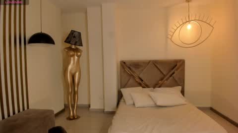 HANNAH J online show from December 4, 2024, 6:50 pm