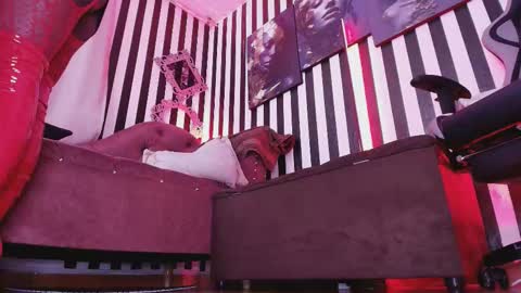 FOLLOW ME INTA MOONXMAFE online show from November 5, 2025, 9:59 pm