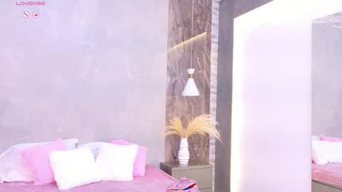 hannaprada1 online show from January 6, 2026, 11:47 am