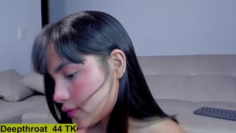 Snapshot of hannathompson__ chatting on February 20, 2025, 5:55 am Lina online show from February 20, 2025, 5:55 am