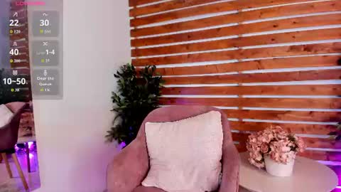 Hanna Williams  online show from June 13, 2026, 9:13 pm