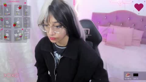 HANNI  online show from December 3, 2025, 11:41 am