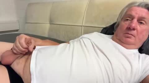 hans66760 online show from December 3, 2024, 9:34 pm