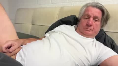 hans66760 online show from December 19, 2024, 7:18 pm