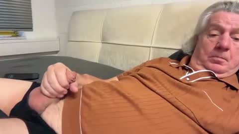 hans66760 online show from December 24, 2024, 7:39 am