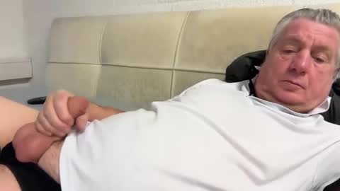 hans66760 online show from January 29, 2025, 9:39 pm