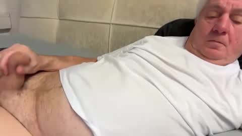 hans66760 online show from February 12, 2025, 7:35 pm