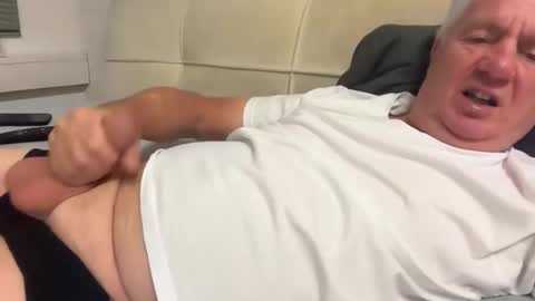 hans66760 online show from September 25, 2025, 4:32 pm