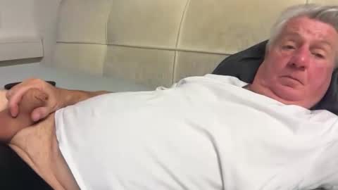 hans66760 online show from September 30, 2025, 9:09 pm