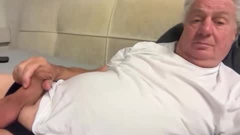 hans66760 online show from October 4, 2025, 10:52 pm