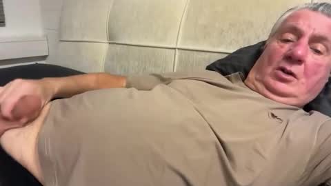 hans66760 online show from October 11, 2025, 6:28 pm