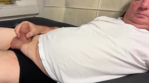 hans66760 online show from October 15, 2025, 6:08 pm