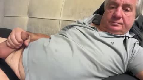 hans66760 online show from October 31, 2025, 12:22 am