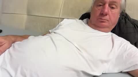 hans66760 online show from November 9, 2025, 6:28 pm