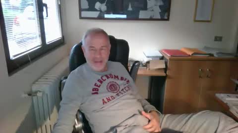 Snapshot of hanscooper chatting on October 5, 2025, 3:54 pm hanscooper online show from October 5, 2025, 3:54 pm