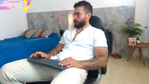 Snapshot of hanz_col chatting on November 6, 2025, 11:22 am hanz_col online show from November 6, 2025, 11:22 am