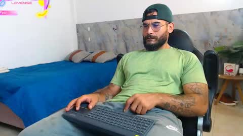 Snapshot of hanz_col chatting on November 7, 2025, 2:33 am hanz_col online show from November 7, 2025, 2:33 am