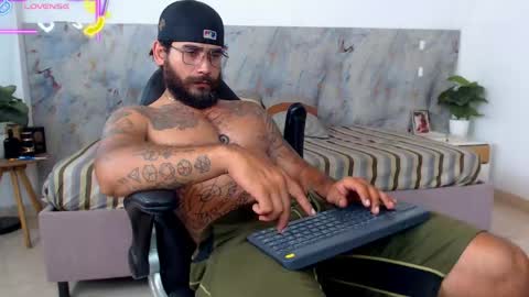 Snapshot of hanz_col chatting on April 19, 2026, 11:18 pm hanz_col online show from April 19, 2026, 11:18 pm