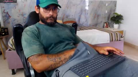 Snapshot of hanz_col chatting on April 22, 2026, 2:18 pm hanz_col online show from April 22, 2026, 2:18 pm