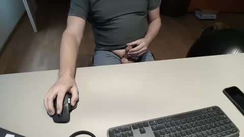 Snapshot of happybugger chatting on October 26, 2025, 2:12 pm Cum for you online show from October 26, 2025, 2:12 pm