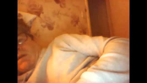 happychappy200419 online show from November 9, 2025, 5:44 pm