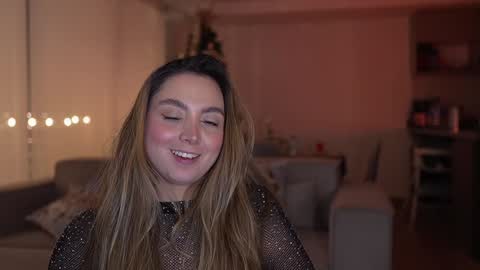 Snapshot of happyhoney_ chatting on December 12, 2024, 4:04 am Sophie War online show from December 12, 2024, 4:04 am