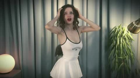 Evy  online show from April 16, 2026, 3:13 pm