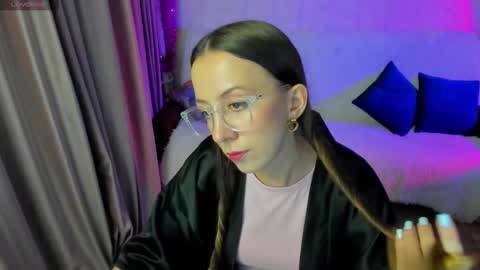 Snapshot of happystephanie chatting on November 17, 2025, 6:03 pm Stephanie online show from November 17, 2025, 6:03 pm