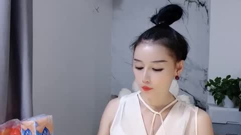 happysweety1688 online show from October 5, 2025, 1:42 pm