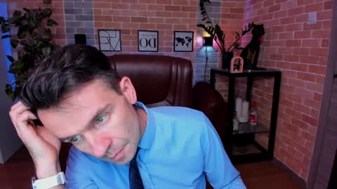 Snapshot of hard_and_juici chatting on December 4, 2024, 12:47 pm Steve online show from December 4, 2024, 12:47 pm