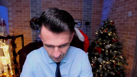 Snapshot of hard_and_juici chatting on December 24, 2024, 12:00 pm Steve online show from December 24, 2024, 12:00 pm