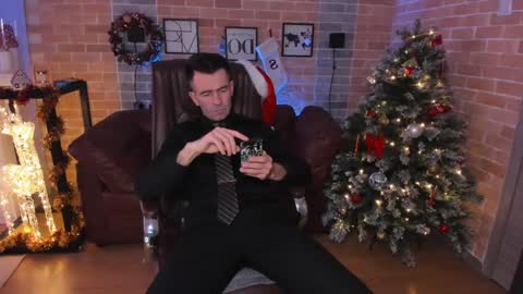 Snapshot of hard_and_juici chatting on December 25, 2024, 8:40 am Steve online show from December 25, 2024, 8:40 am
