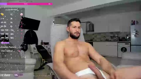 Snapshot of hard_chriss chatting on February 4, 2025, 8:13 am Hard Cock online show from February 4, 2025, 8:13 am