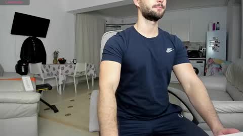 Snapshot of hard_chriss chatting on February 12, 2025, 5:05 am Hard Cock online show from February 12, 2025, 5:05 am